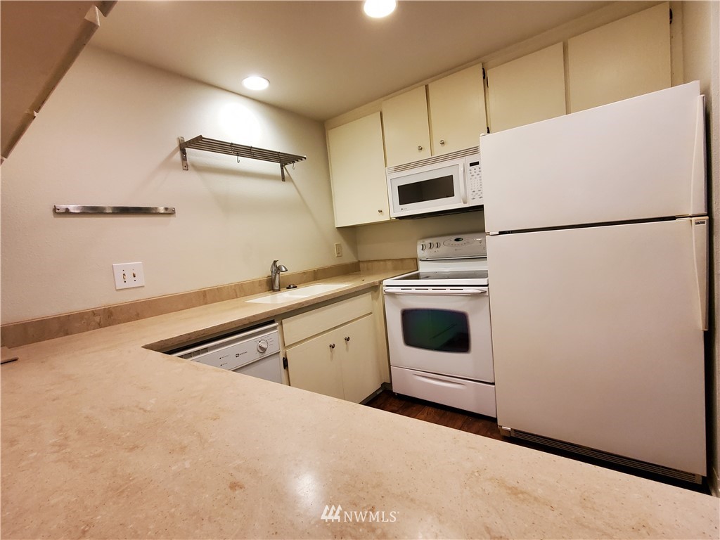 21507 4th Avenue West, Unit A51 Bothell, WA 98021 - Photo 8 of 19