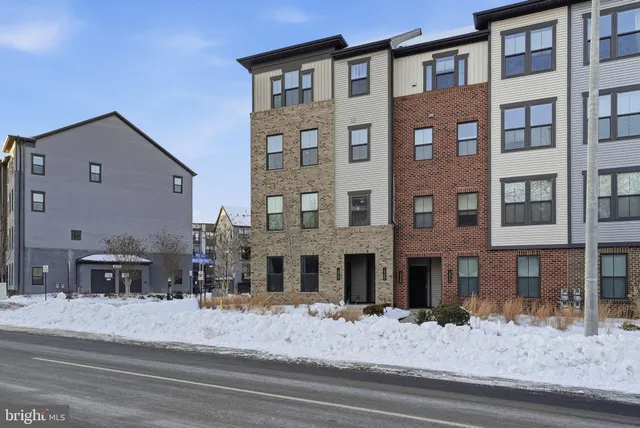 $3,750 | 13252 Woodland Park Road, Herndon, VA 20171