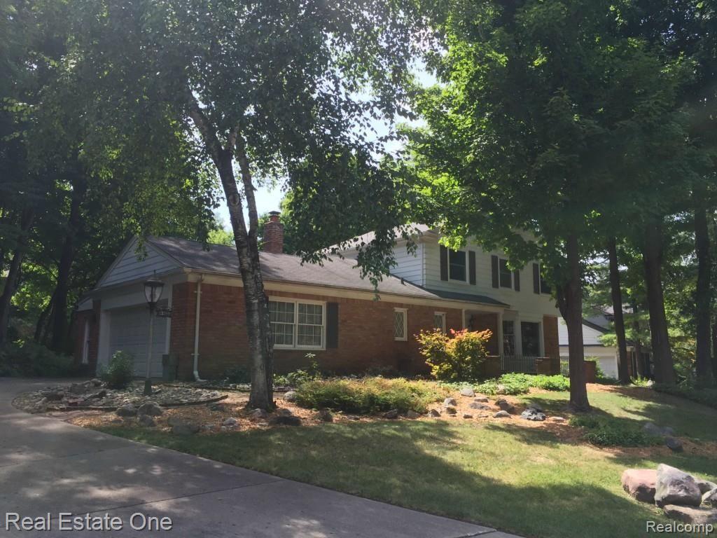 33789 Hunters Pointe Road Farmington Hills, MI 48331 - Photo 2 of 22