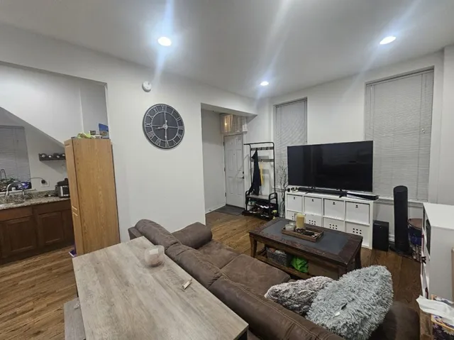 $2,200 | 1644 North Hermitage Avenue, Unit 1F, Chicago, IL 60622