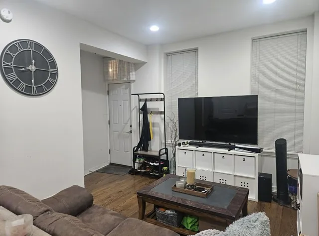 $2,200 | 1644 North Hermitage Avenue, Unit 1F, Chicago, IL 60622