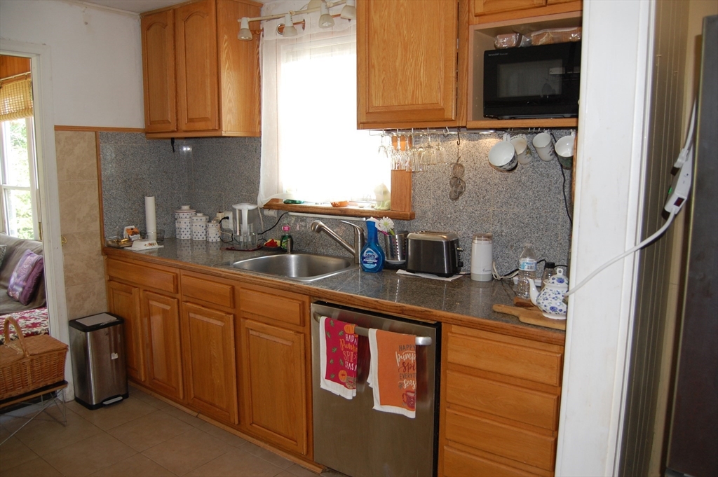 55 Brook Road Quincy, MA 02169 - Photo 4 of 17 Gallery Image 4