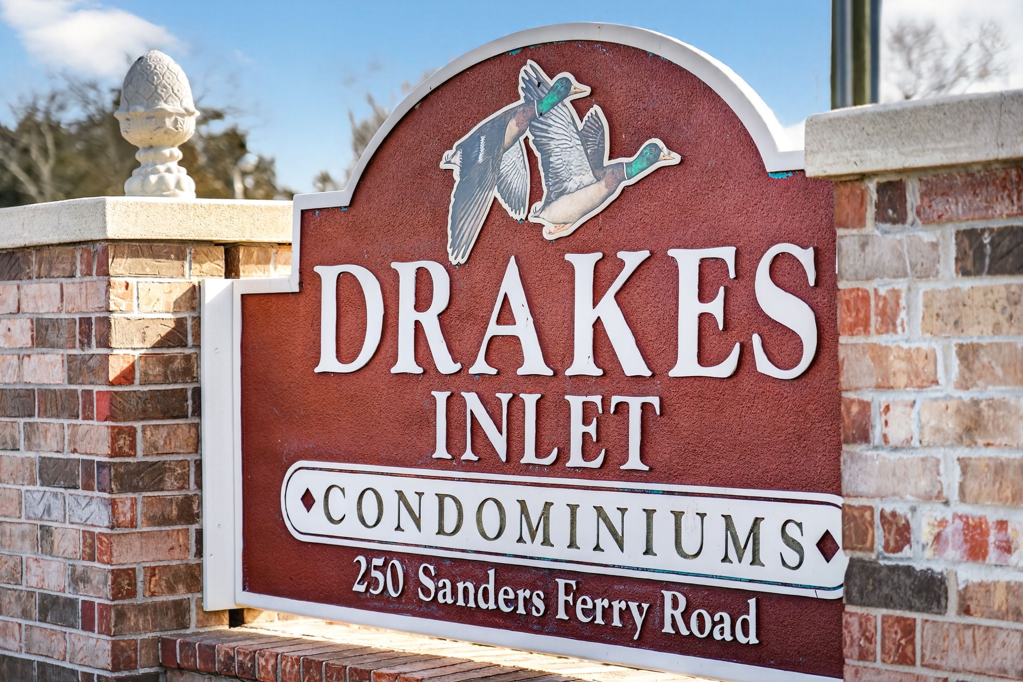 250 Sanders Ferry Road, Unit 36 Hendersonville, TN 37075 - Photo 6 of 92 a sign on a building