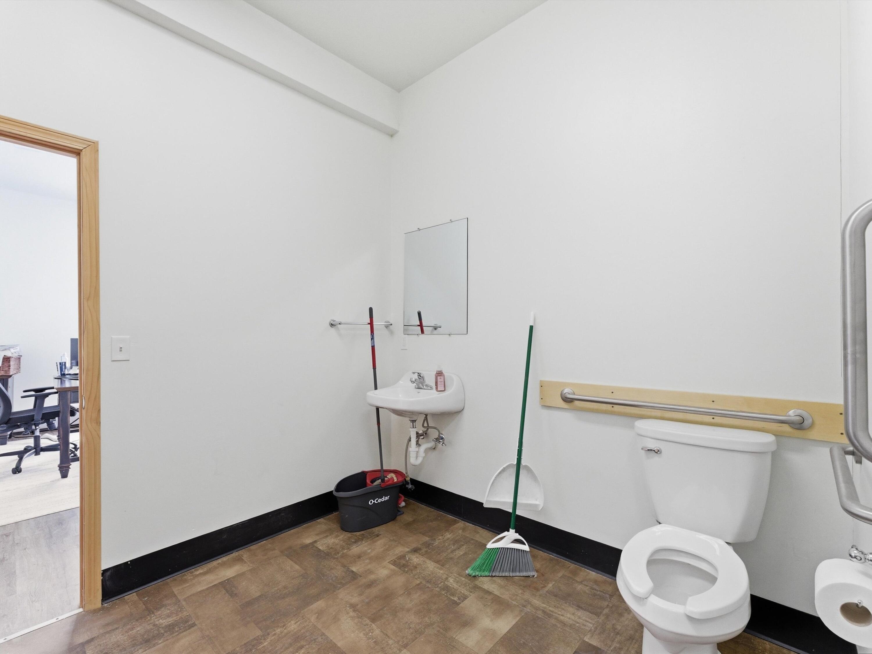 2201 Washington Street Manitowoc, WI 54220 - Photo 25 of 28 25-C-025_2947453_00464