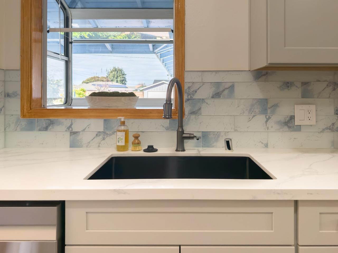 36255 Casey Court Newark, CA 94560 - Photo 3 of 16