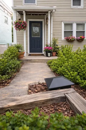 $1,995 | 156 North Clinton Street, Poughkeepsie, NY 12601