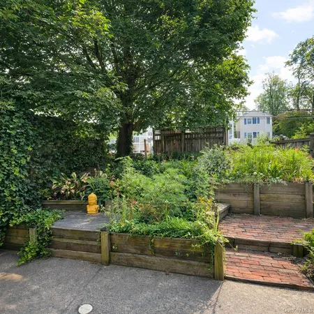 $1,995 | 156 North Clinton Street, Poughkeepsie, NY 12601