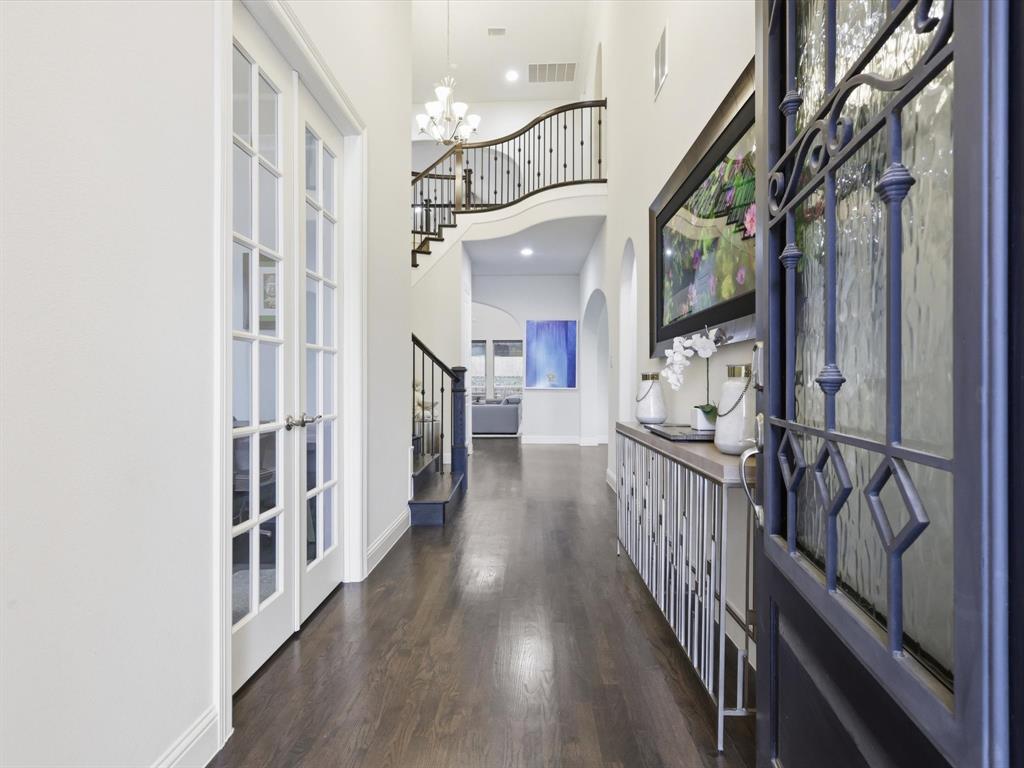 2724 Dames Lane Irving, TX 75063 - Photo 3 of 35