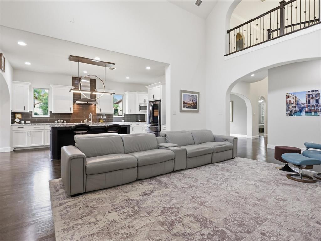 2724 Dames Lane Irving, TX 75063 - Photo 9 of 35
