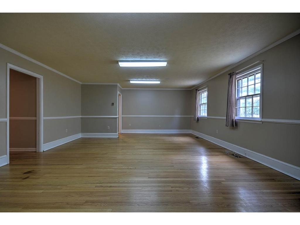 1660 Overhill Road Bristol, VA 24201 - Photo 8 of 36 Photo 8