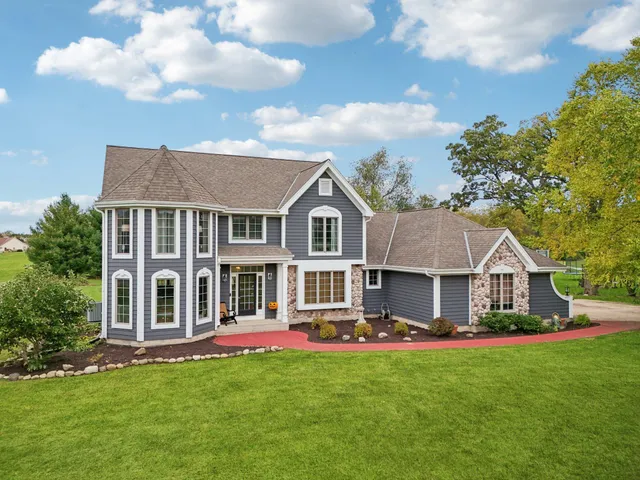 $699,900 | S91W31622 Mary's Court, Mukwonago, WI 53149