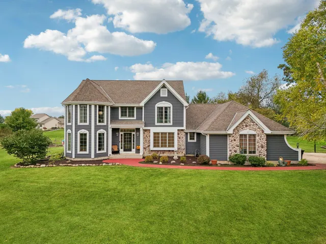 $699,900 | S91W31622 Mary's Court, Mukwonago, WI 53149