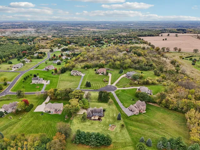 $699,900 | S91W31622 Mary's Court, Mukwonago, WI 53149