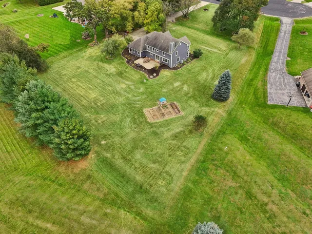 $699,900 | S91W31622 Mary's Court, Mukwonago, WI 53149