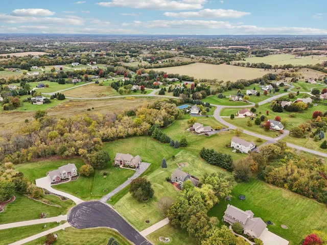 $699,900 | S91W31622 Mary's Court, Mukwonago, WI 53149