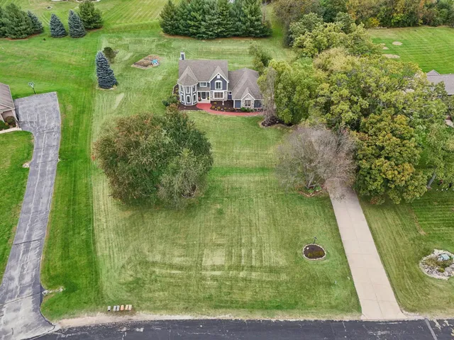 $699,900 | S91W31622 Mary's Court, Mukwonago, WI 53149