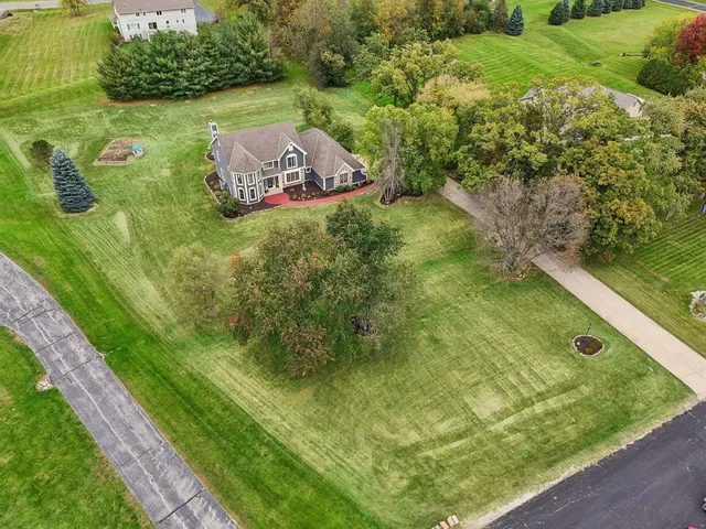 $699,900 | S91W31622 Mary's Court, Mukwonago, WI 53149