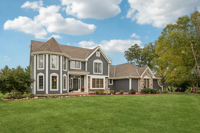 $699,900 | S91W31622 Mary's Court, Mukwonago, WI 53149