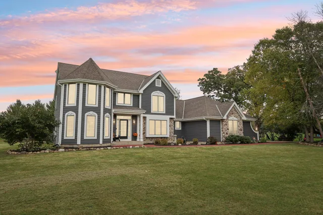 $699,900 | S91W31622 Mary's Court, Mukwonago, WI 53149