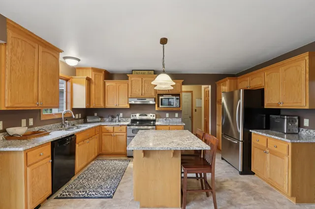 $699,900 | S91W31622 Mary's Court, Mukwonago, WI 53149