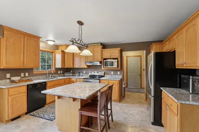 $699,900 | S91W31622 Mary's Court, Mukwonago, WI 53149