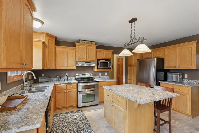 $699,900 | S91W31622 Mary's Court, Mukwonago, WI 53149