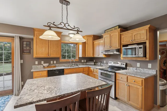 $699,900 | S91W31622 Mary's Court, Mukwonago, WI 53149