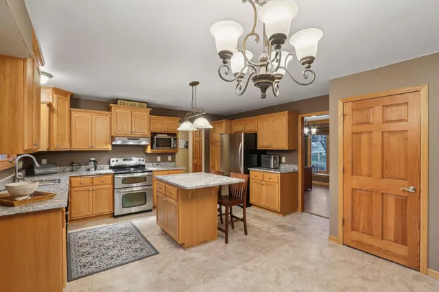 $699,900 | S91W31622 Mary's Court, Mukwonago, WI 53149