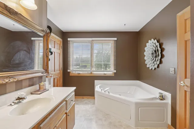 $699,900 | S91W31622 Mary's Court, Mukwonago, WI 53149