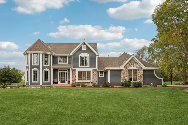 $699,900 | S91W31622 Mary's Court, Mukwonago, WI 53149