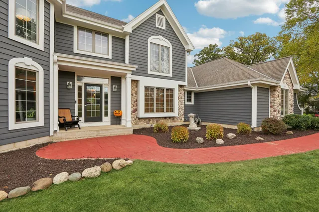 $699,900 | S91W31622 Mary's Court, Mukwonago, WI 53149