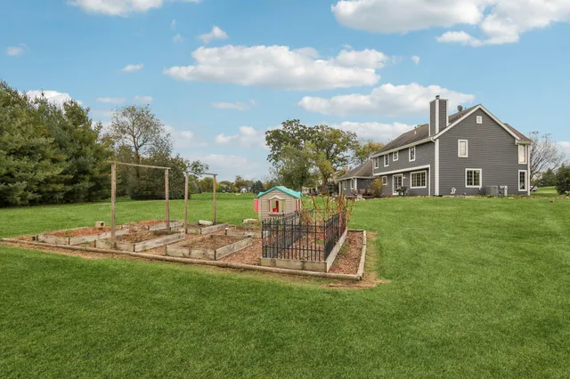 $699,900 | S91W31622 Mary's Court, Mukwonago, WI 53149