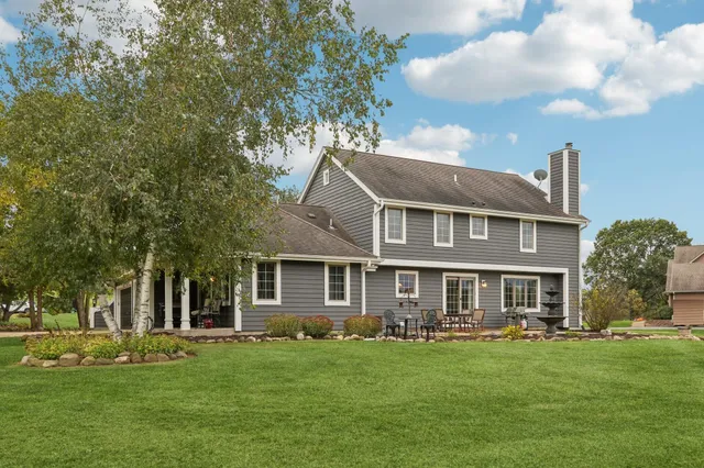 $699,900 | S91W31622 Mary's Court, Mukwonago, WI 53149