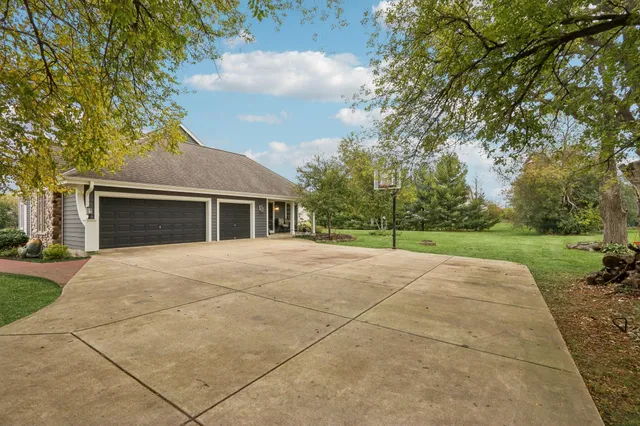 $699,900 | S91W31622 Mary's Court, Mukwonago, WI 53149