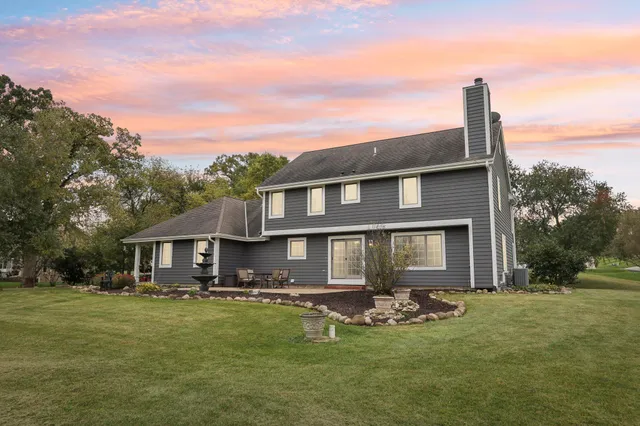$699,900 | S91W31622 Mary's Court, Mukwonago, WI 53149
