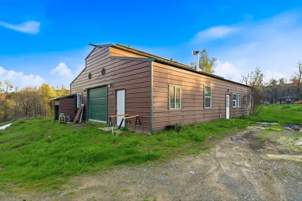 a view of a house with a backyard