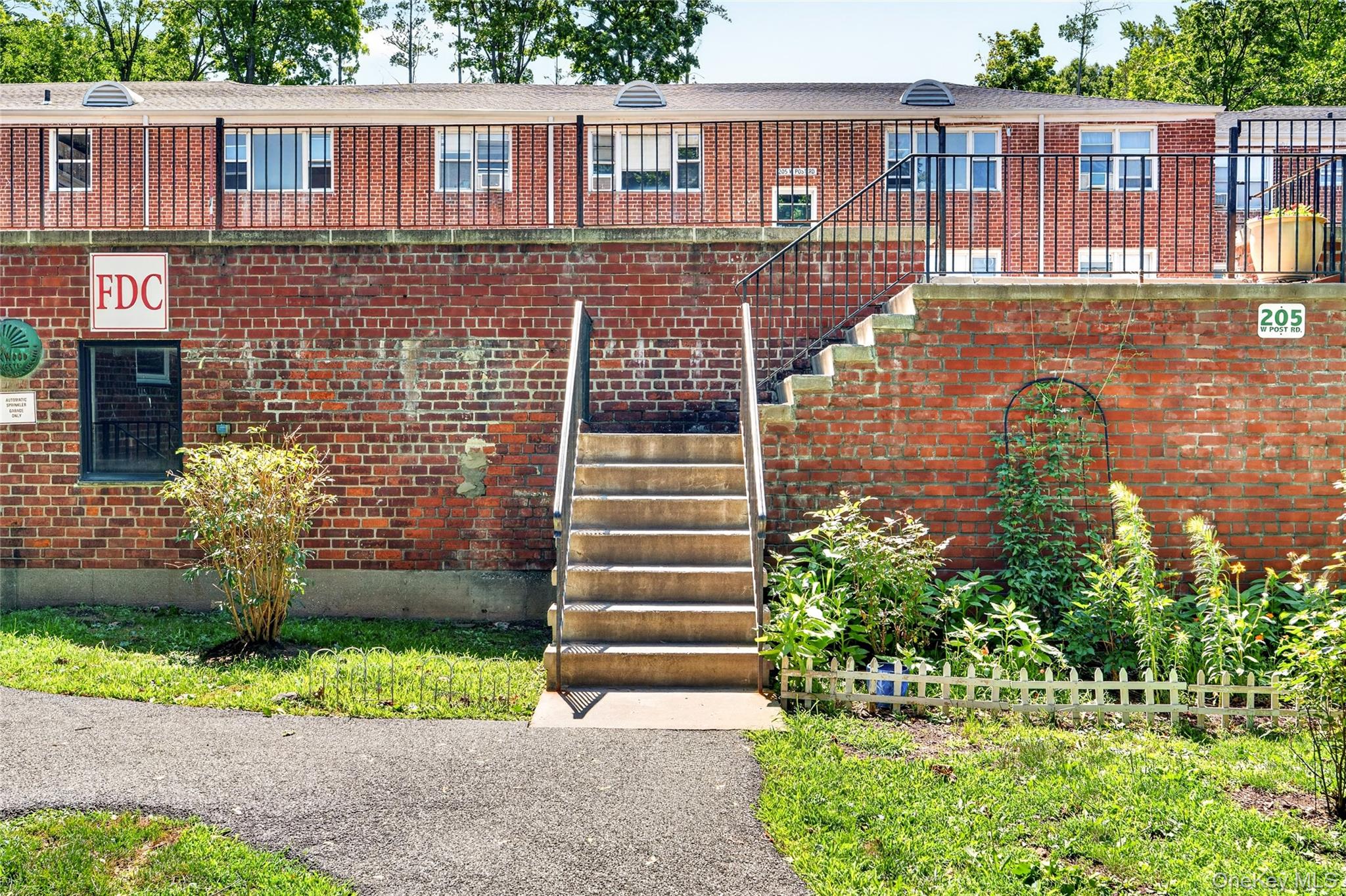 205 West Post Road, Unit 1N White Plains, NY 10606 - Photo 4 of 37