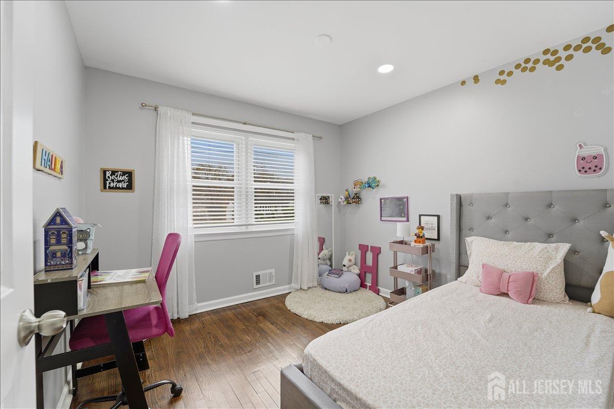 10 Maplehurst Lane Piscataway, NJ 08854 - Photo 15 of 28 a bedroom with bed and a window