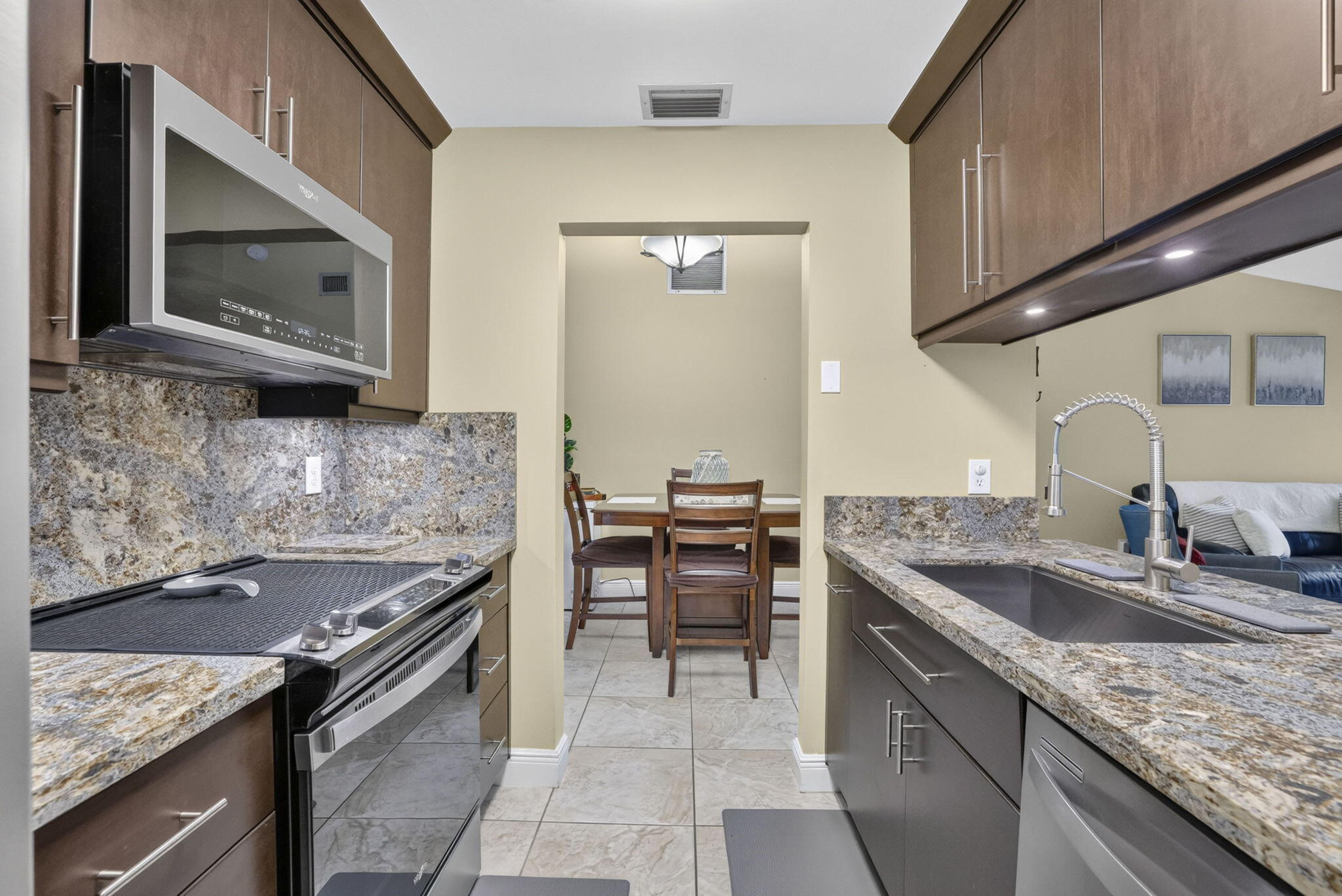 2690 North Nob Hill Road Sunrise, FL 33322 - Photo 6 of 19 Kitchen