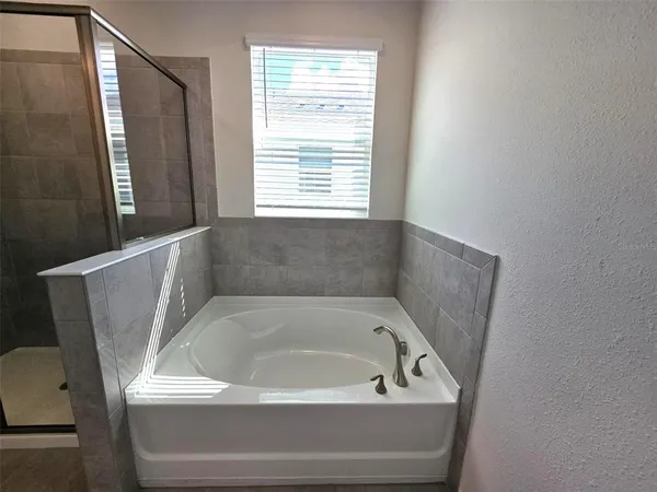 $2,800 | 611 160th Street East, Bradenton, FL 34212