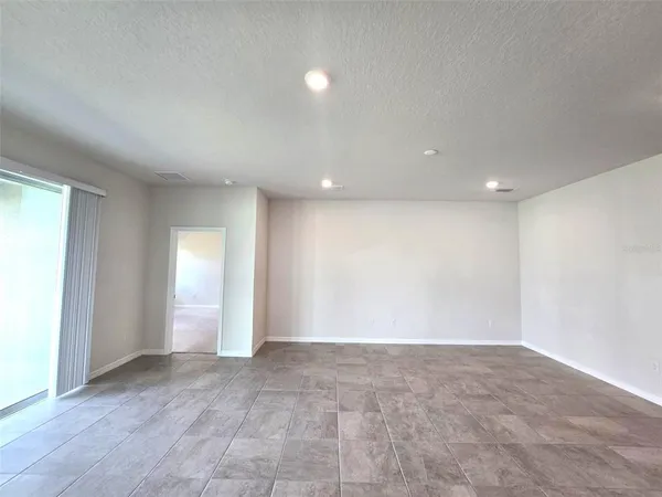 $2,800 | 611 160th Street East, Bradenton, FL 34212