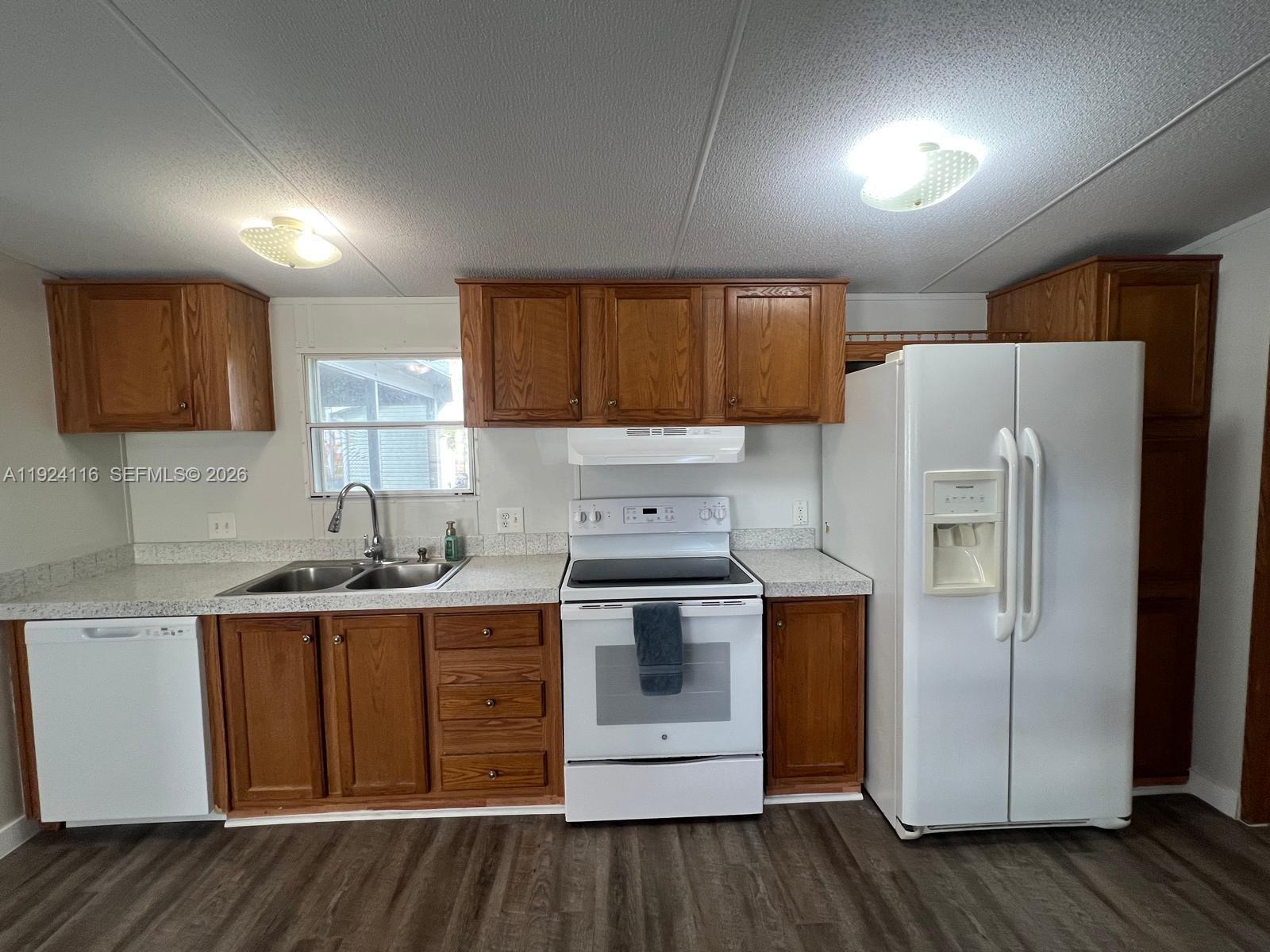 35303 Southwest 180th Avenue, Unit 399 Homestead, FL 33034 - Photo 4 of 16 a kitchen with stainless steel appliances a stove a refrigerator and a sink
