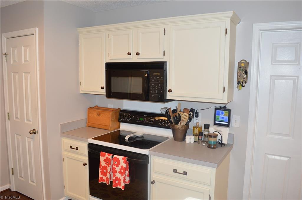 7546 Strawberry Road Summerfield, NC 27358 - Photo 8 of 26 Gallery Image 8