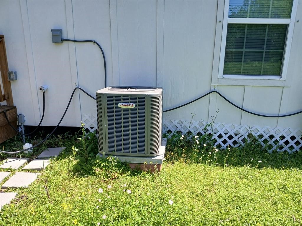 15519 Highway 6 Santa Fe, TX 77517 - Photo 14 of 14 a view of a potted plant in front of a house