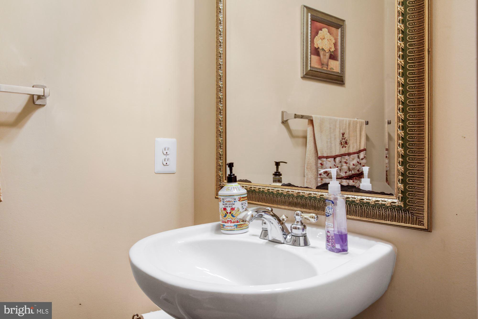 6803 Ironbridge Lane Laurel, MD 20707 - Photo 20 of 60 Hallway bath