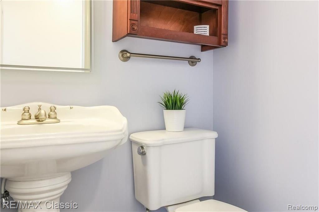 2247 Stonington Lane Rochester, MI 48306 - Photo 16 of 28