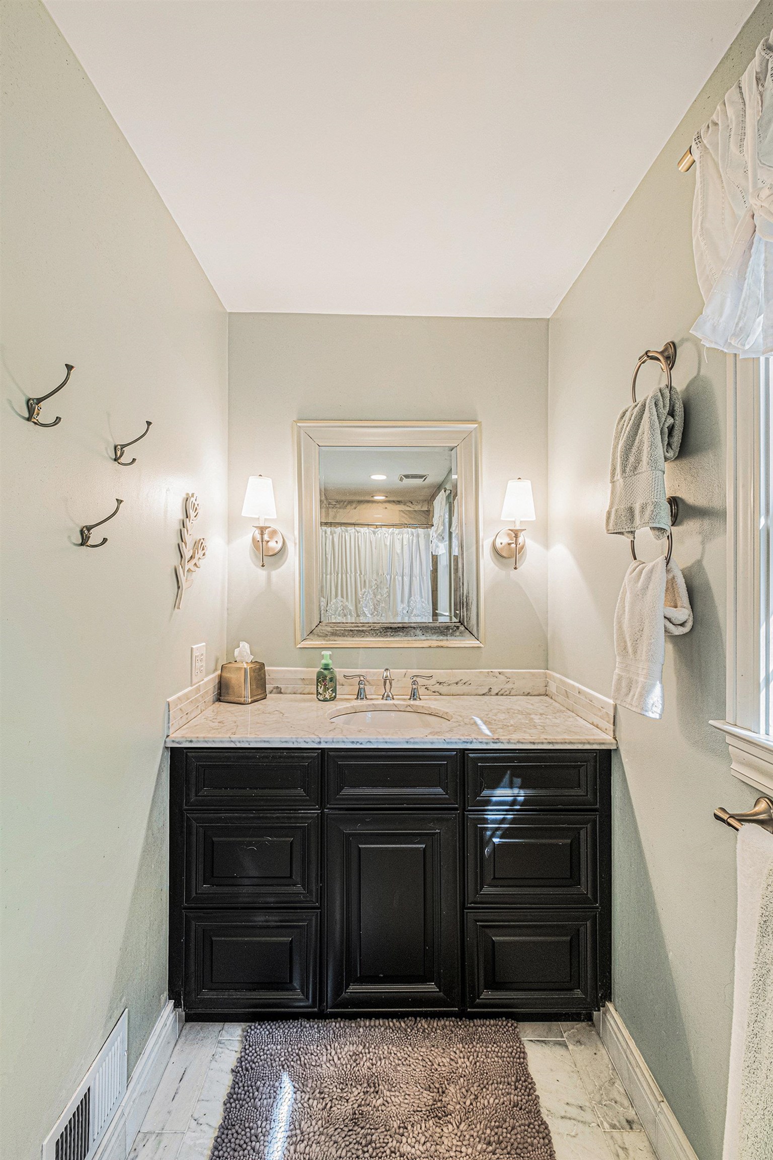 12570 Larkins Road Brighton, MI 48114 - Photo 22 of 42 50155807-acb43435-bad8-473f-a90d-4854628ad55c.JPG