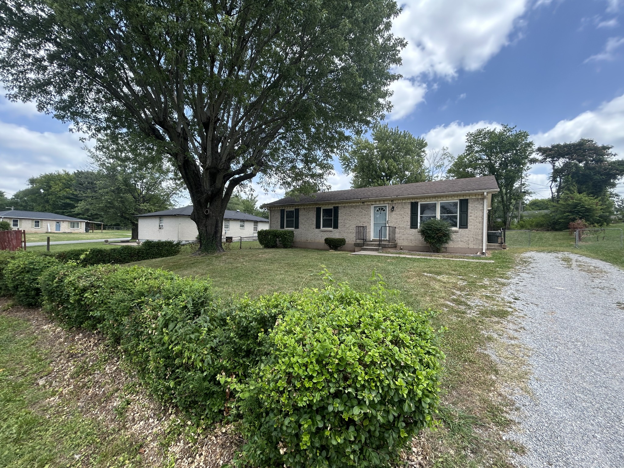 808 Goldcrest Drive Springfield, TN 37172 - Photo 1 of 26 Gallery Image 1