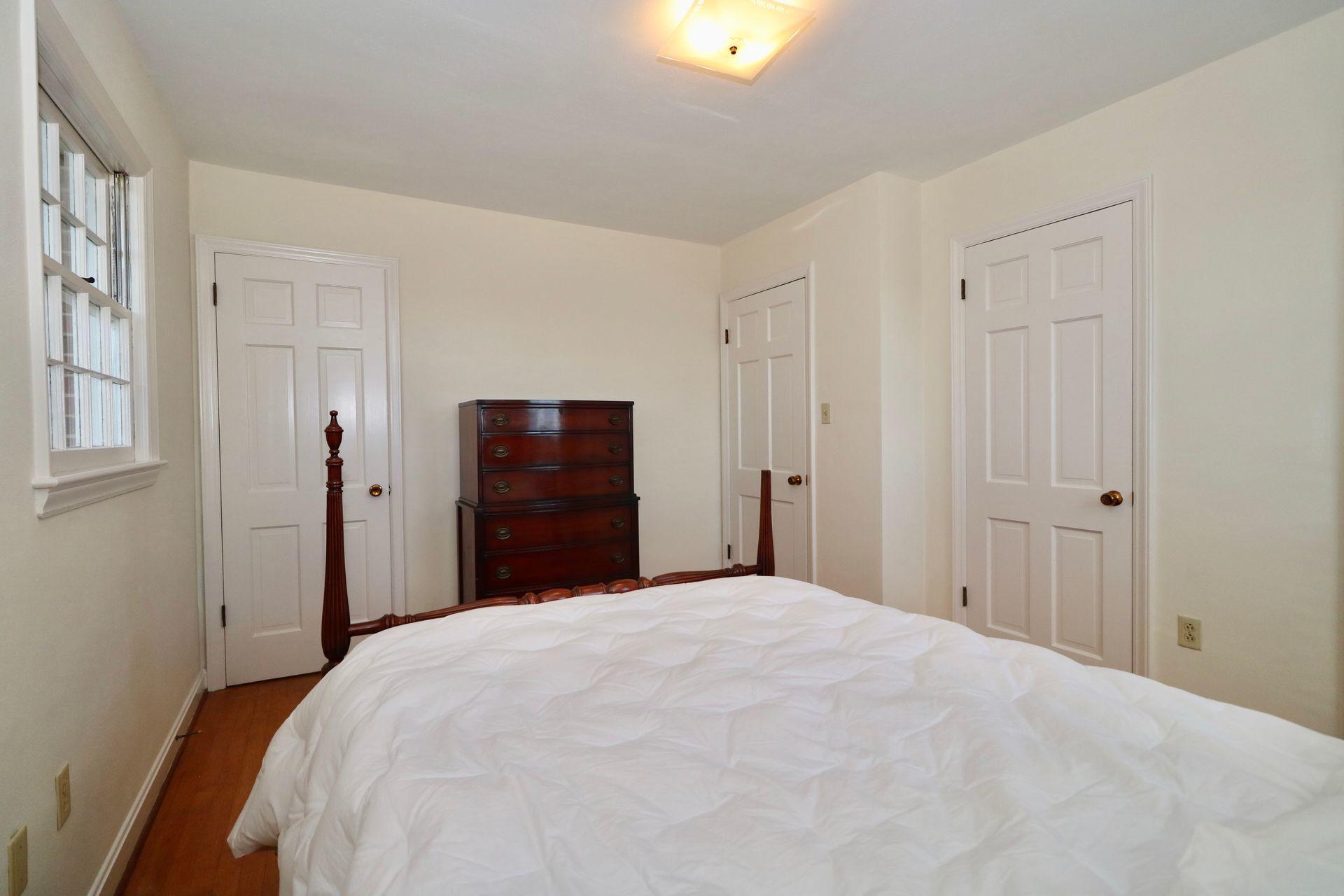 901 Olney Road Vinton, VA 24179 - Photo 24 of 42 a large bed in a bedroom with closet