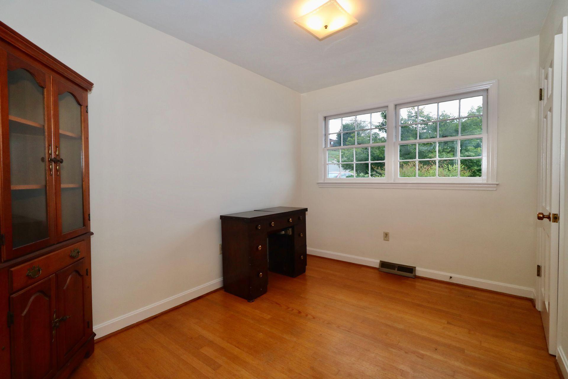 901 Olney Road Vinton, VA 24179 - Photo 29 of 42 an empty room with windows and closet